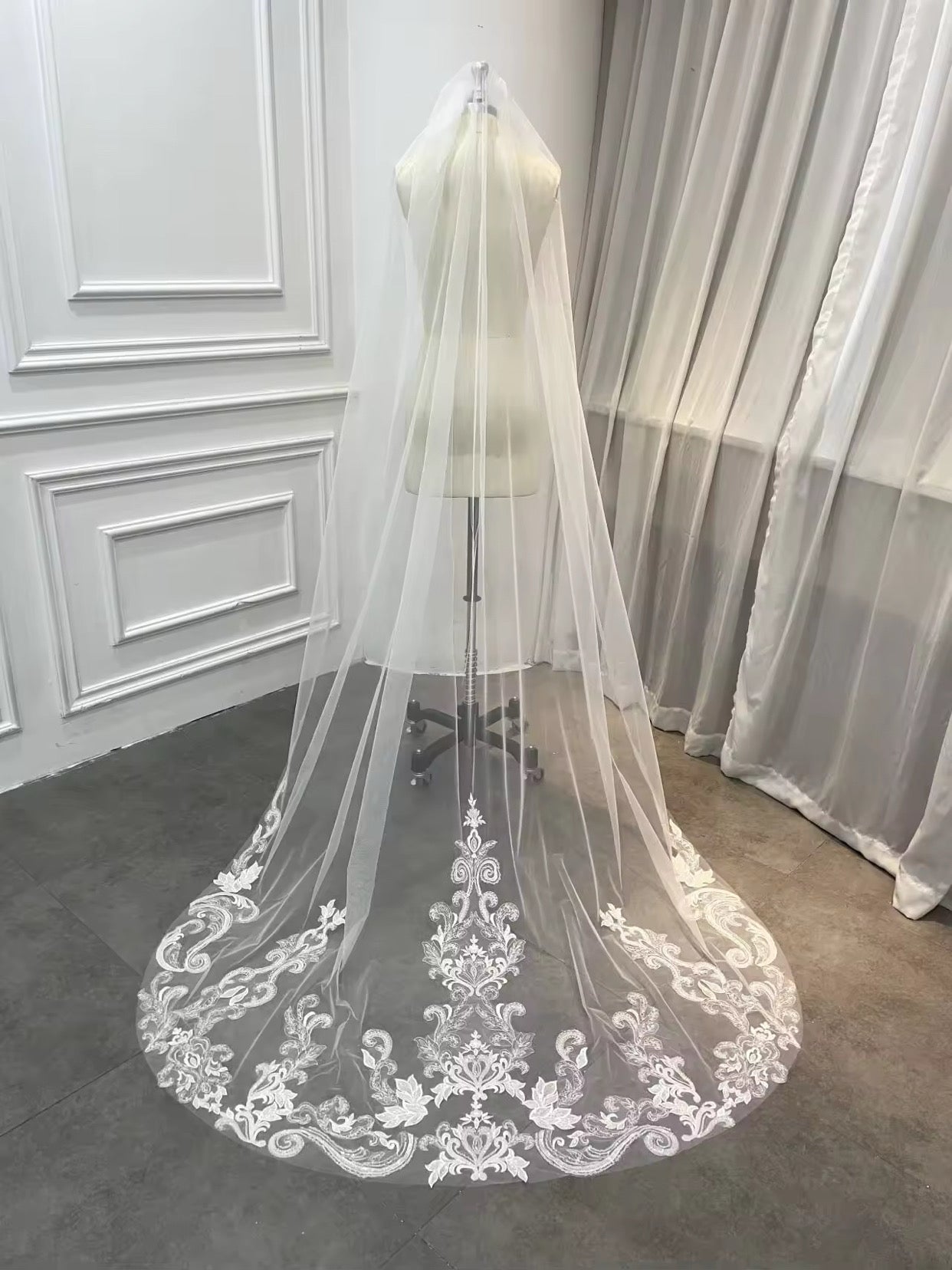 Intricate swirl veil