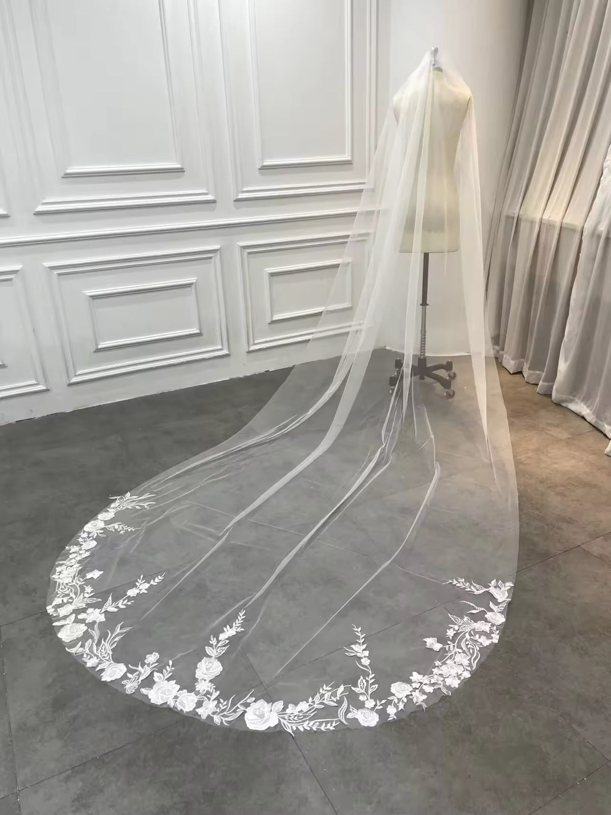 Rose lace veil